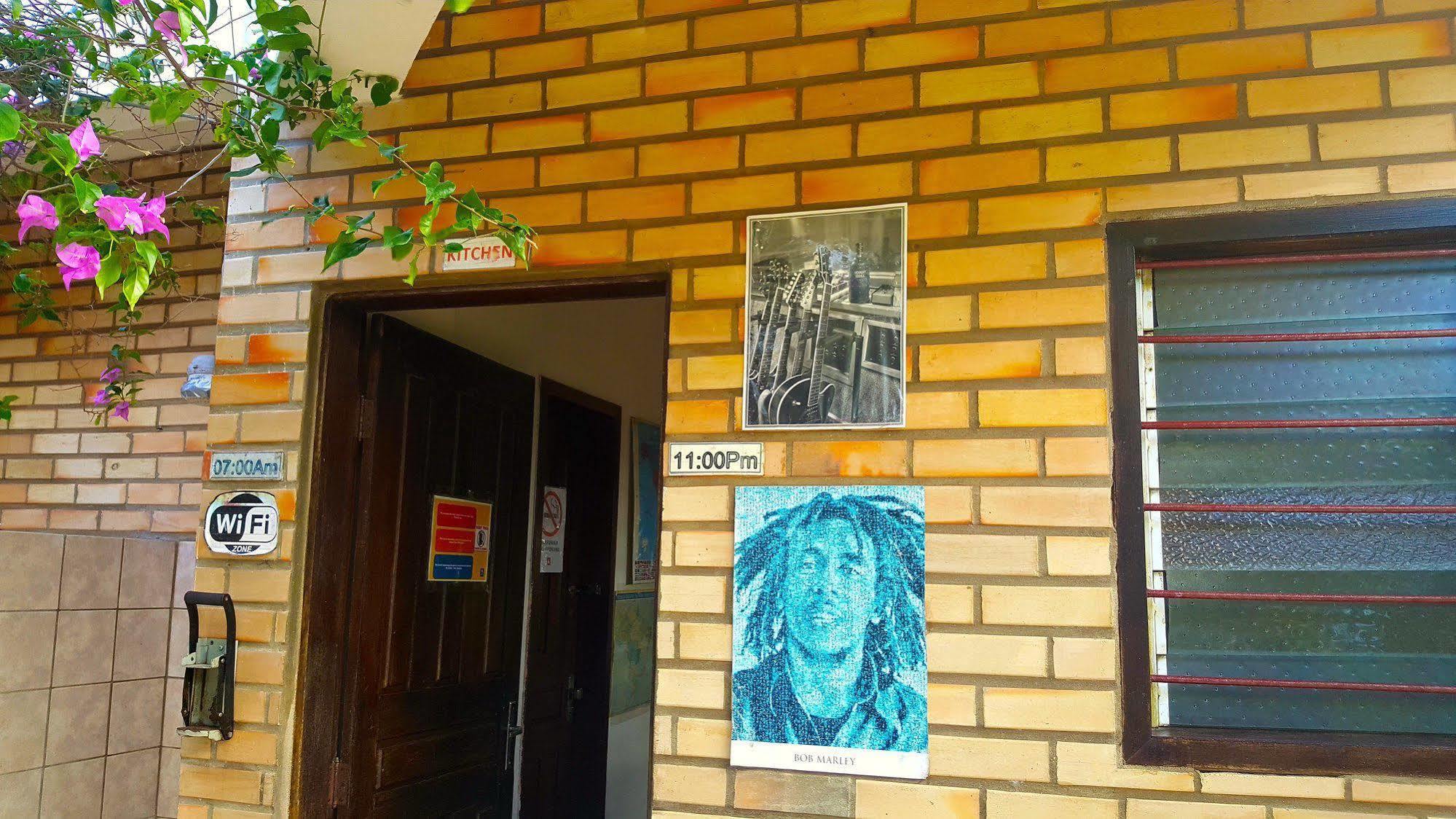 Media Veronica Hostel Suites Pipa Ares Exterior photo
